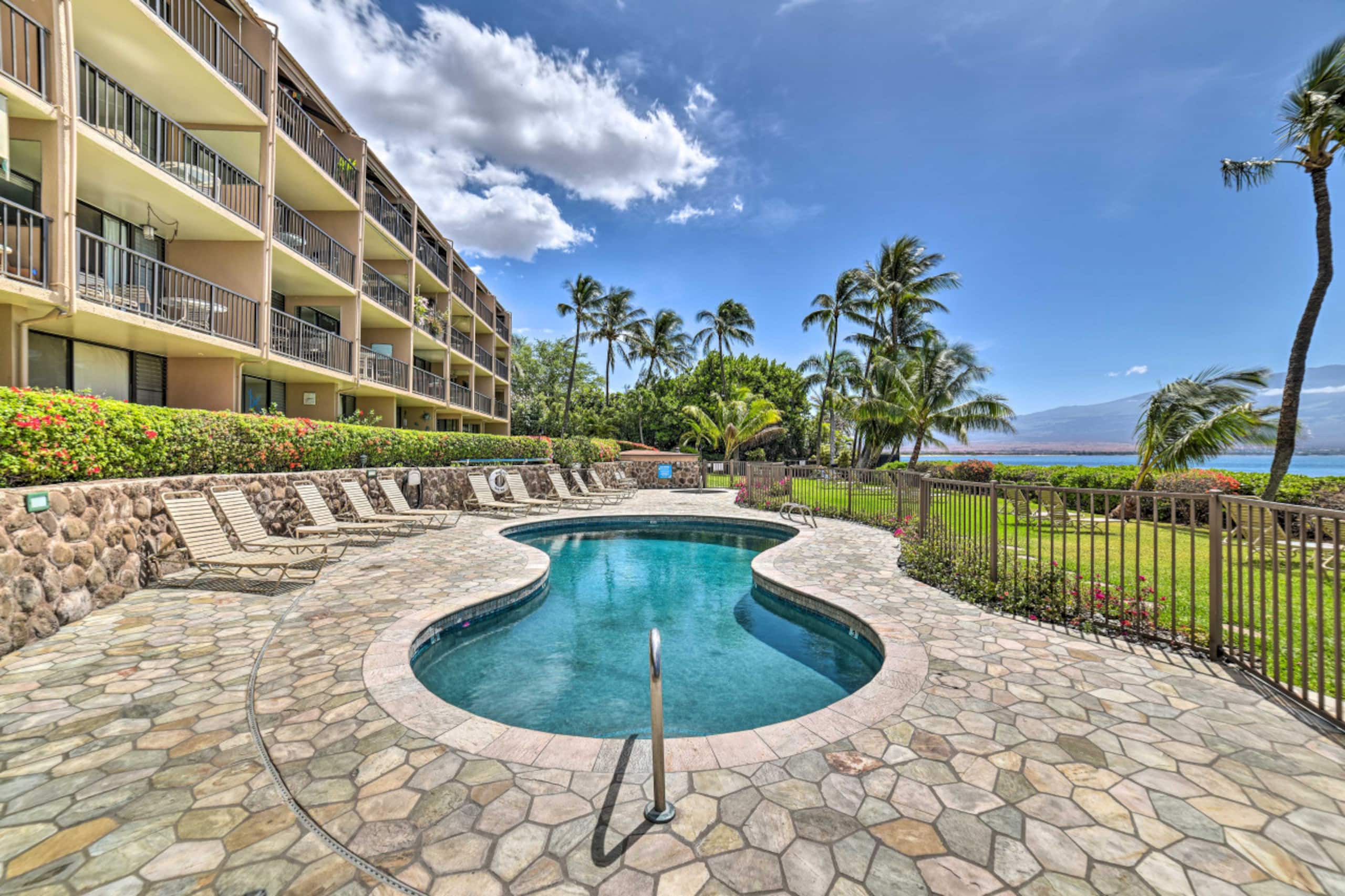 Condo in Wailuku · ★4.76 · 1 bedroom · 2 beds · 1 bath - Image 37