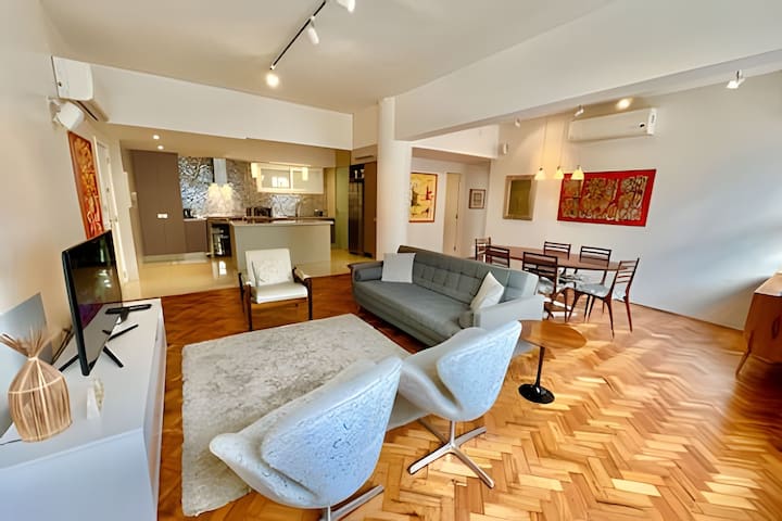 Design, Comfort and Location for up to 04