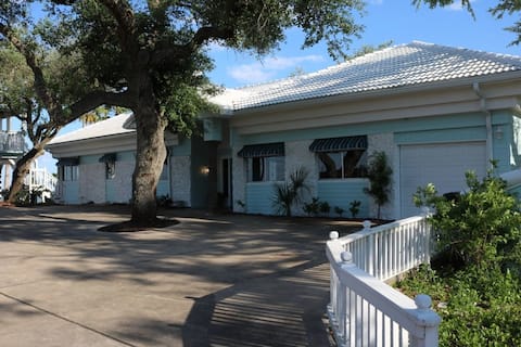 The Villa at D&R Pelican Bay Resort