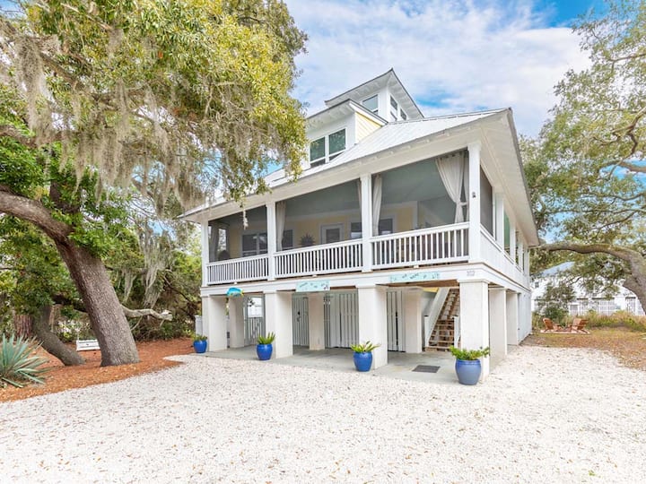 Serenity By The Sea | Pet Friendly, Pool! - Tybee Island, GA