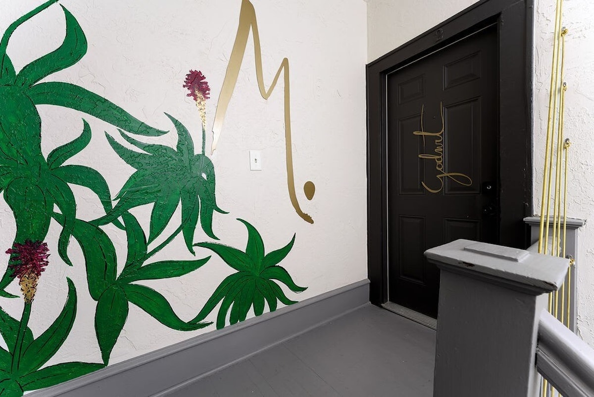 Popular Airbnb listing: Your World Cup Nest | Hip Dallas Stay Near Bishop in Kidd Springs
