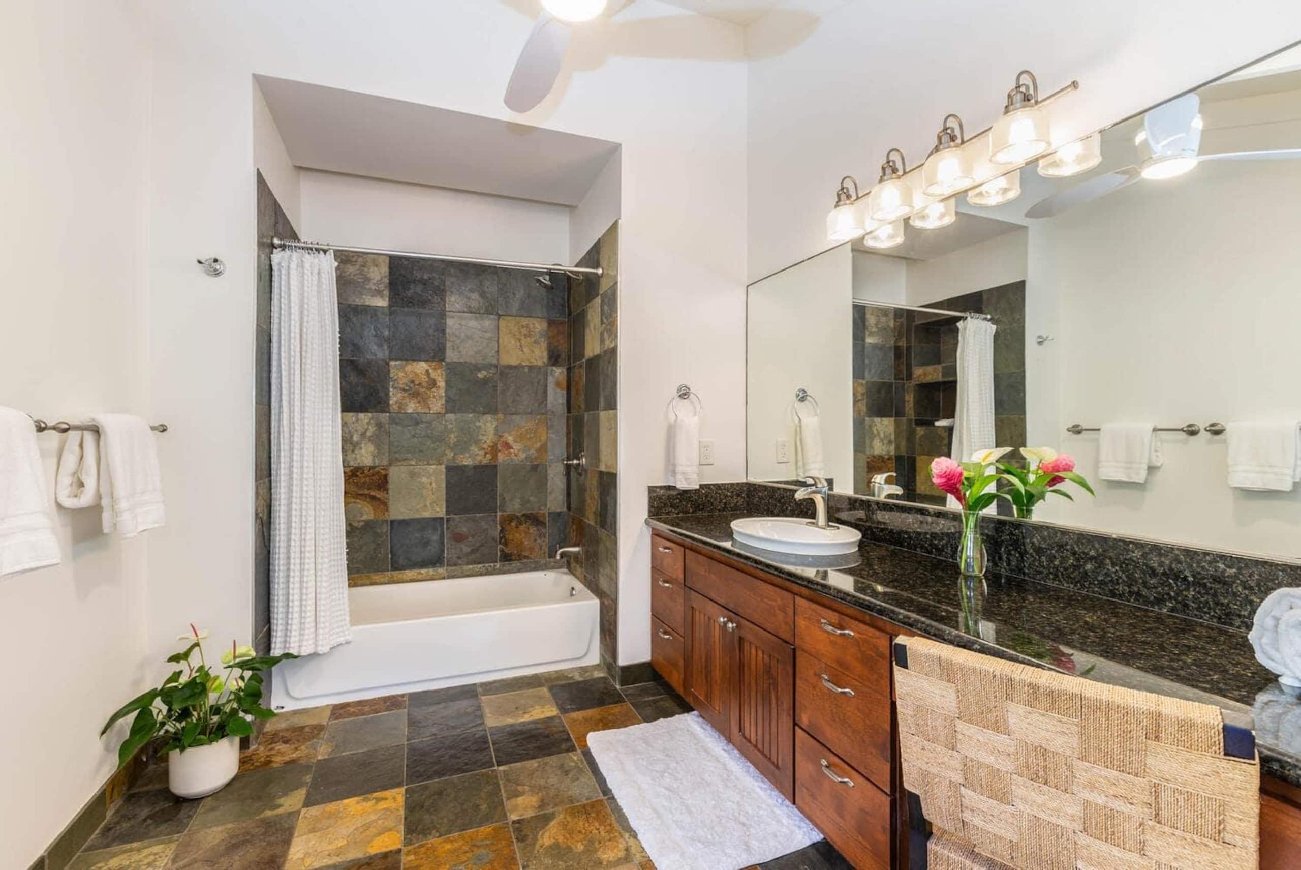 Home in Hanalei · ★4.83 · 3 bedrooms · 4 beds · 3.5 baths - Photo 11