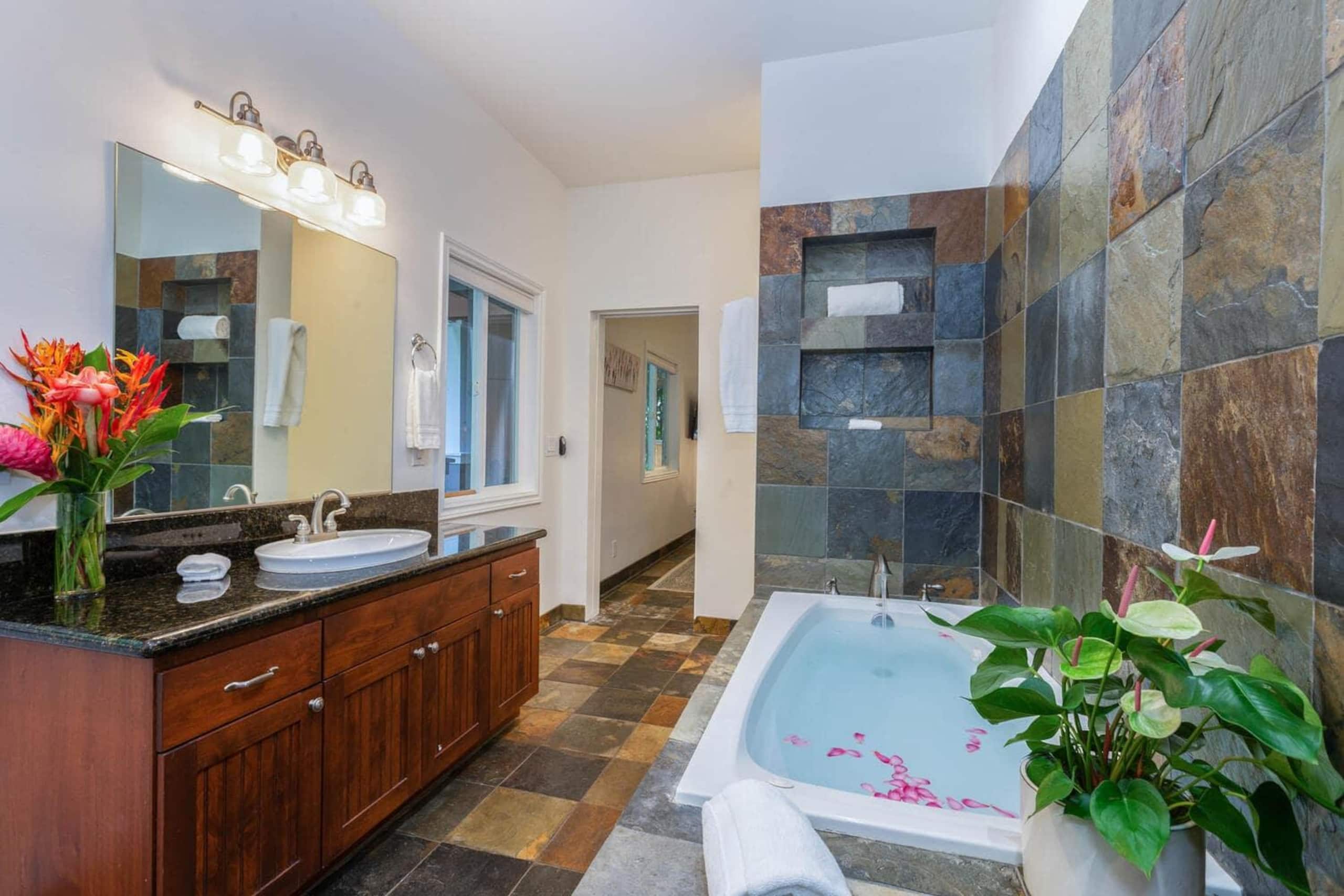 Home in Hanalei · ★4.83 · 3 bedrooms · 4 beds · 3.5 baths - Photo 27
