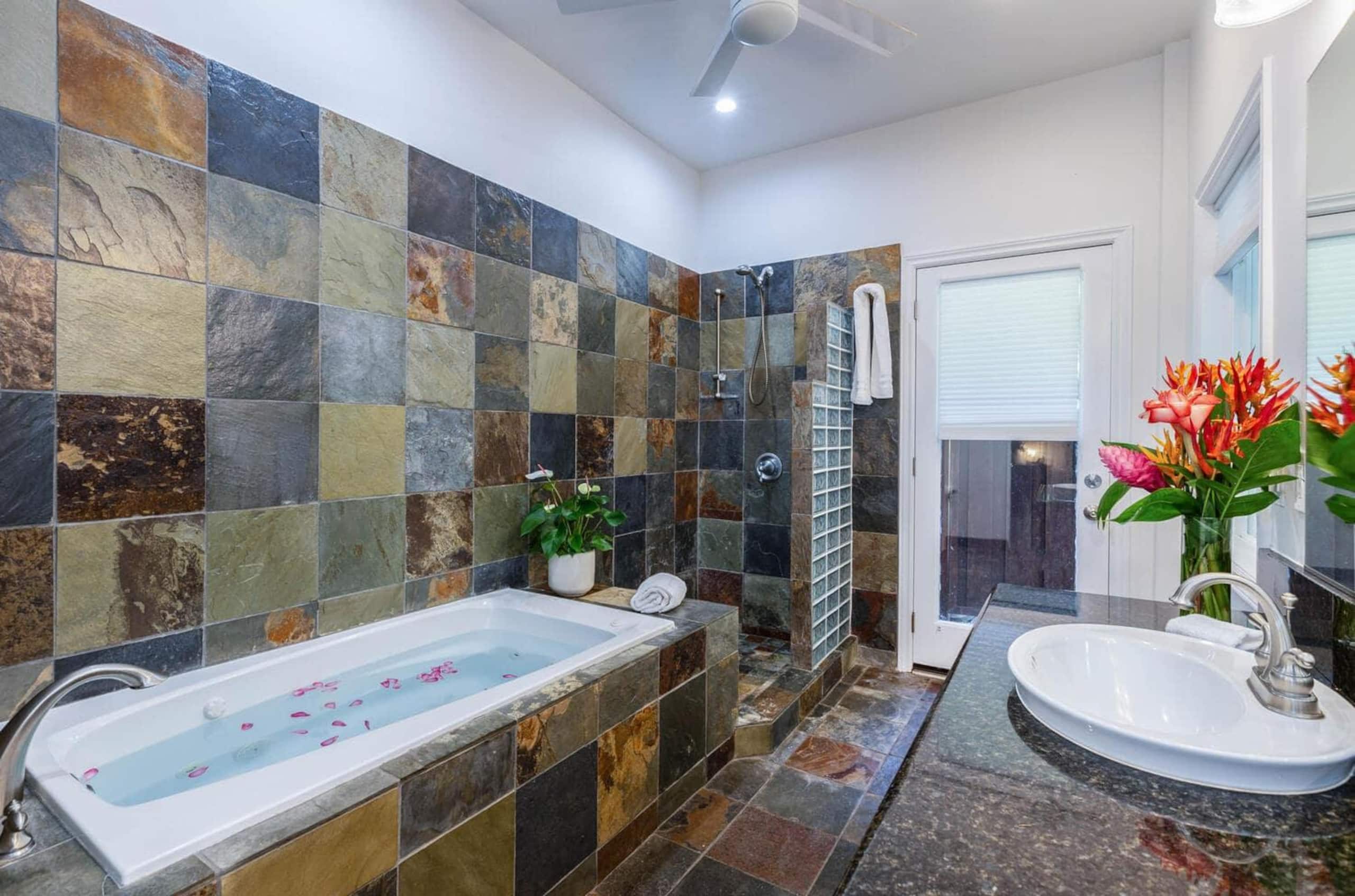 Home in Hanalei · ★4.83 · 3 bedrooms · 4 beds · 3.5 baths - Photo 28