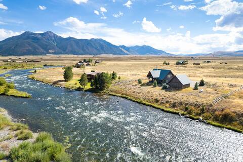 Madison River Retreat: Now open for Christmas!