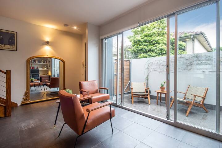 Elwood Village Entertainer gallery image 5