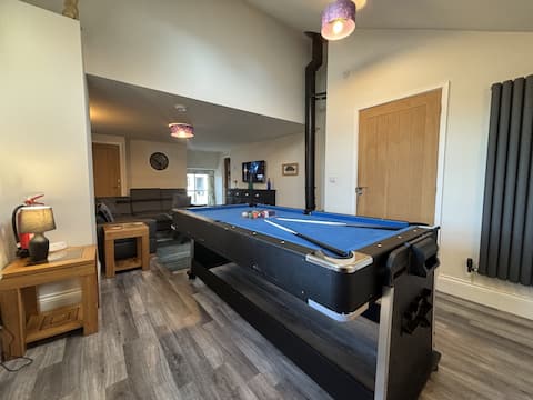 Cosy Dog Friendly 18th Century Barn, Hot Tub