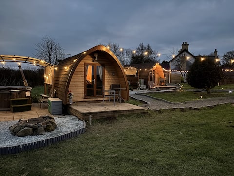 Dog-Friendly Cozy Winter Glamping Pod With Hot Tub