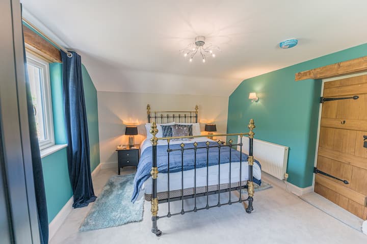 Спалня Kingsize с френско антично легло