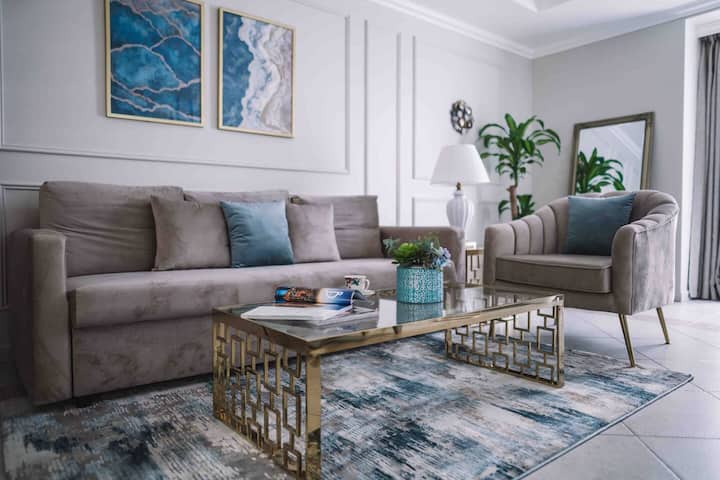 Sea & Palm View Elegant 1 Bedroom Apartment - Dubai