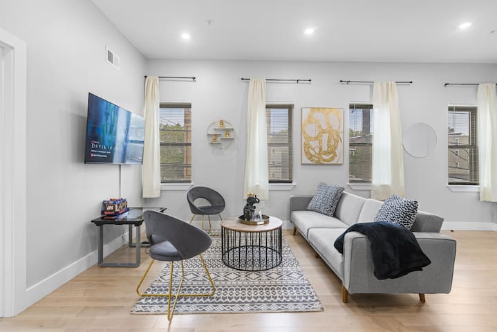 Free Parking~Modern~Central Loc-Close to Train+EWR gallery image 2