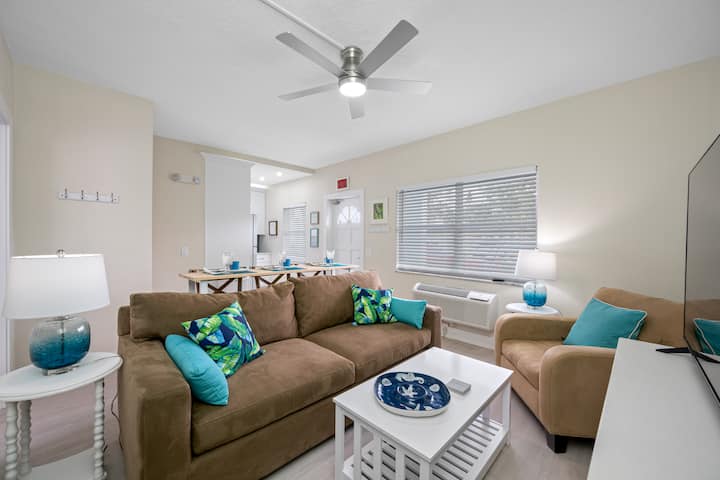 Sb 2 - Completely Renovated & Block To The Beach! - Indian Rocks Beach, FL
