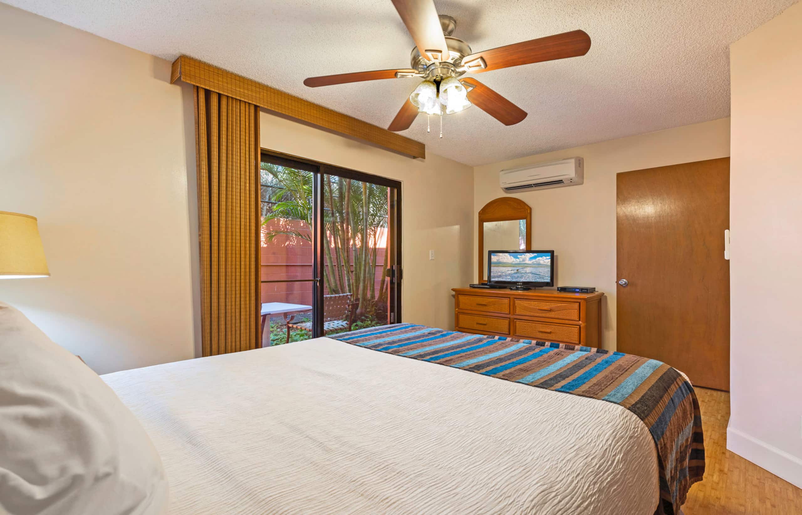 Condo in Lahaina · ★4.48 · 1 bedroom · 1 bed · 1 bath - Image 2