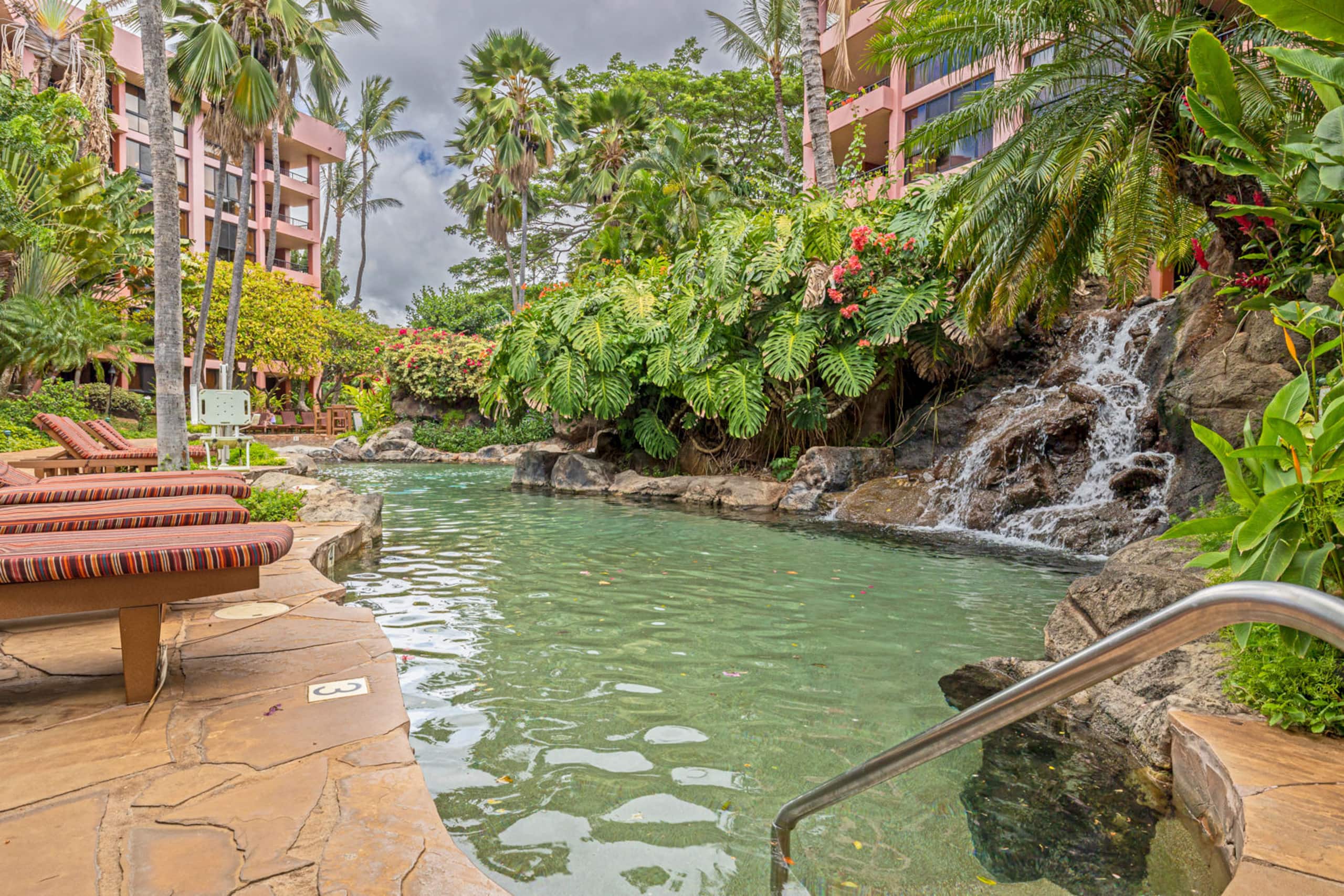 Condo in Lahaina · ★4.48 · 1 bedroom · 1 bed · 1 bath - Image 4