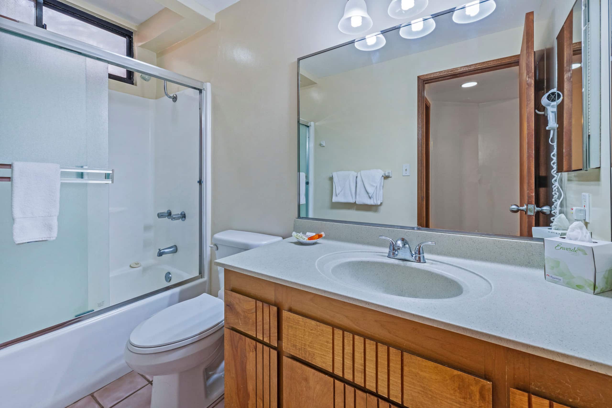 Condo in Lahaina · ★4.48 · 1 bedroom · 1 bed · 1 bath - Image 12