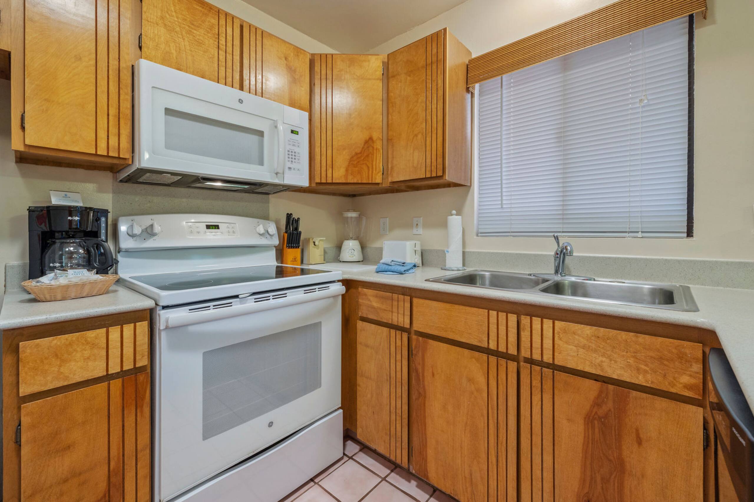 Condo in Lahaina · ★4.48 · 1 bedroom · 1 bed · 1 bath - Image 3