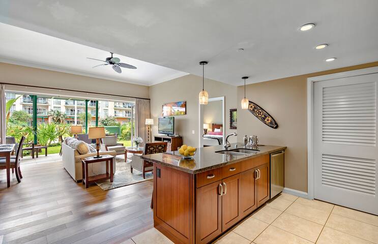 Maui Resort Rentals: Honua Kai Ground Floor 3BR gallery image 3