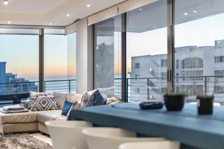 Modern 3 Bed w/ Pool and Ocean Views, backup power gallery image 3