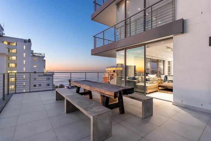Modern 3 Bed w/ Pool and Ocean Views, backup power
