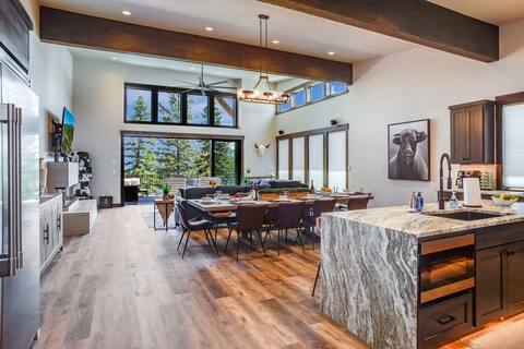 Ski In/Ski Out + Pet Friendly - Dream Estate