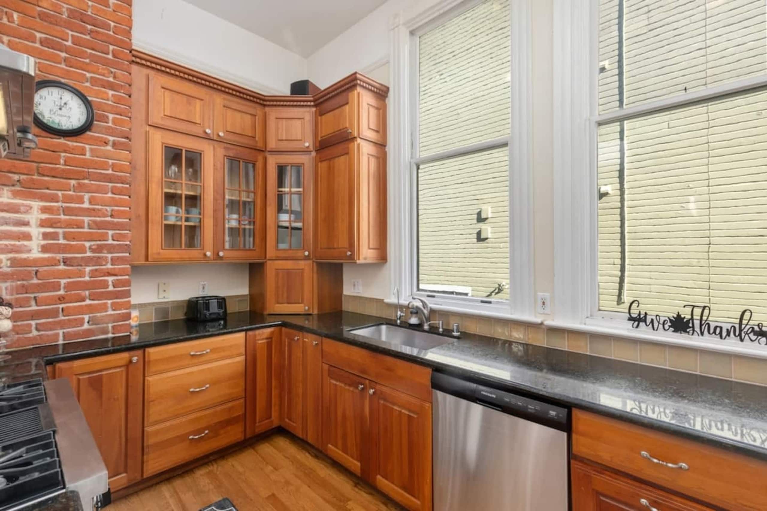 Condo in San Francisco · ★4.96 · 3 bedrooms · 3 beds · 2 baths - Image 36