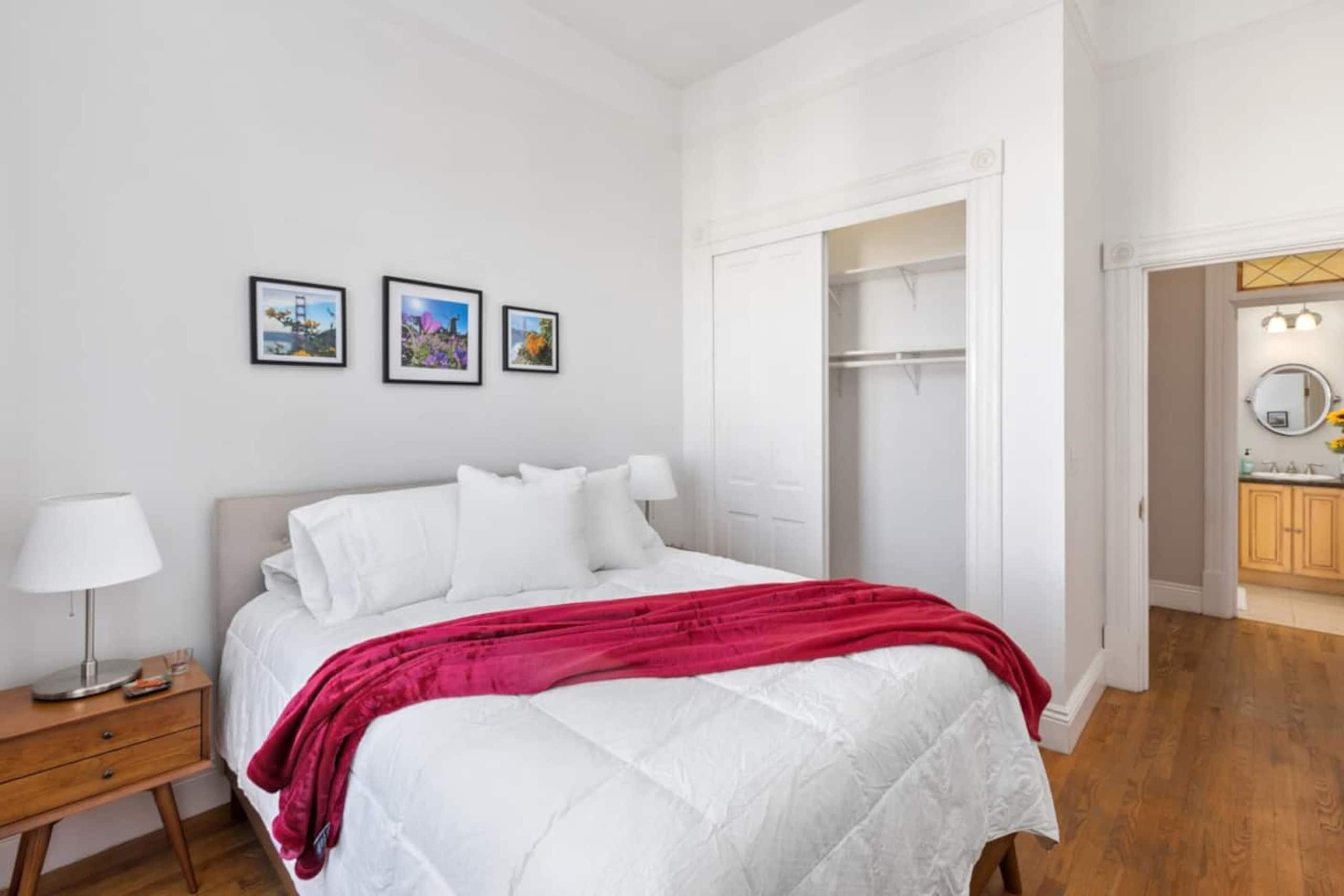 Condo in San Francisco · ★4.96 · 3 bedrooms · 3 beds · 2 baths - Image 17