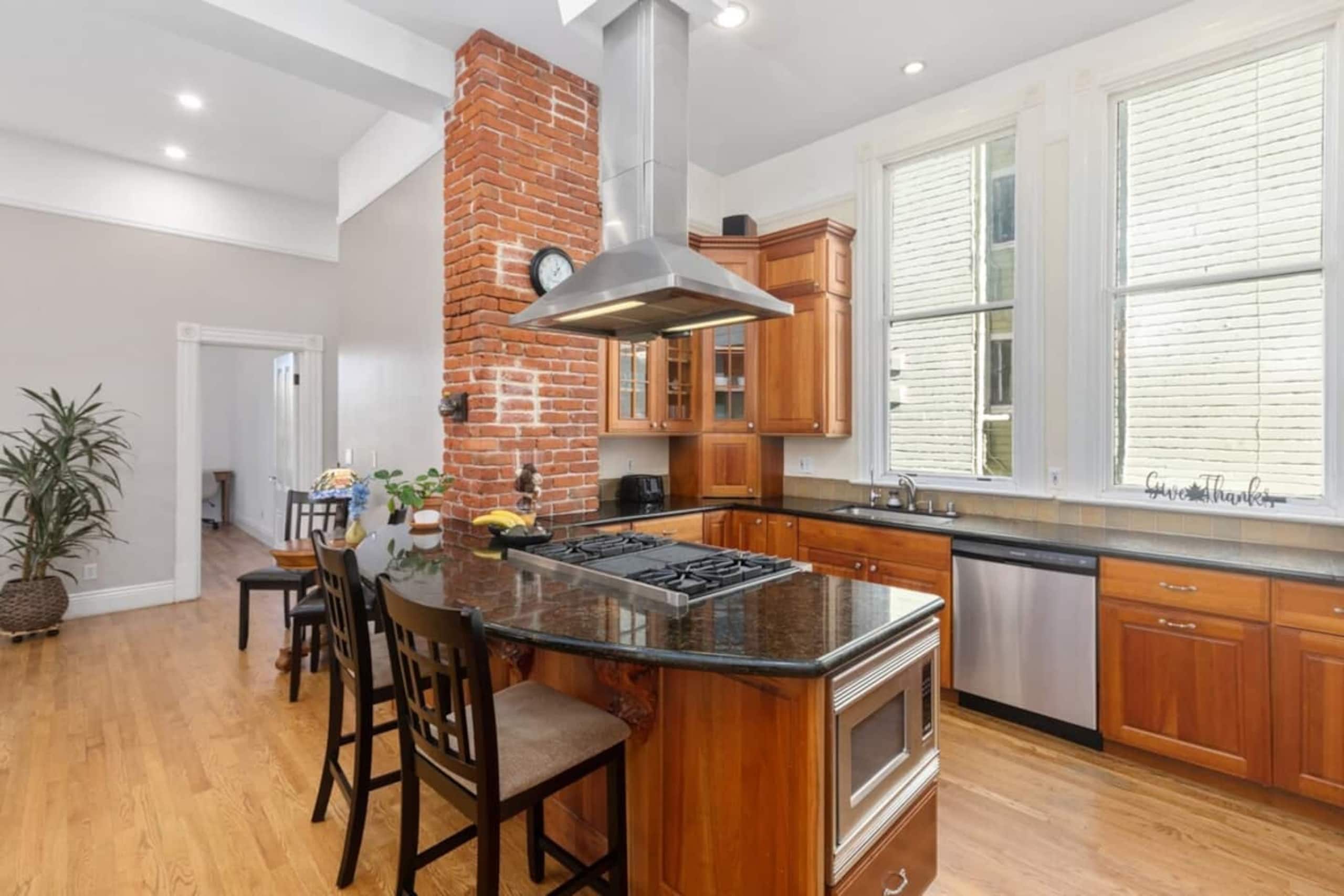 Condo in San Francisco · ★4.96 · 3 bedrooms · 3 beds · 2 baths - Image 32