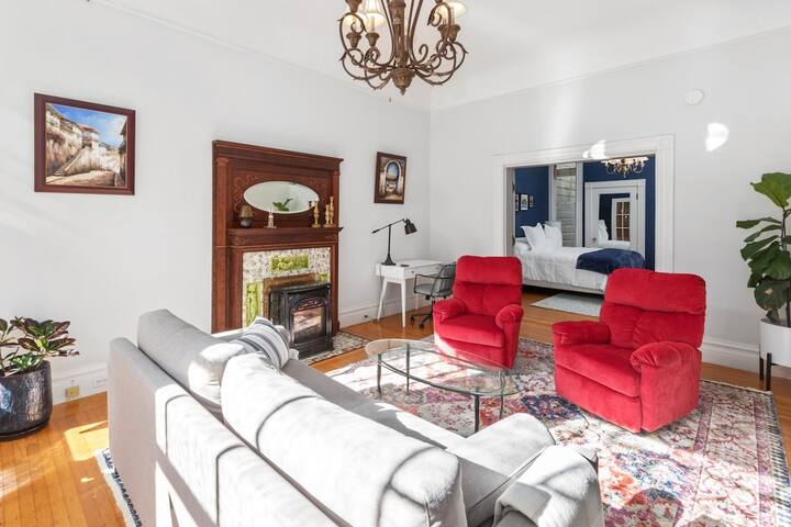 Gorgeous Victorian Flat gallery image 4