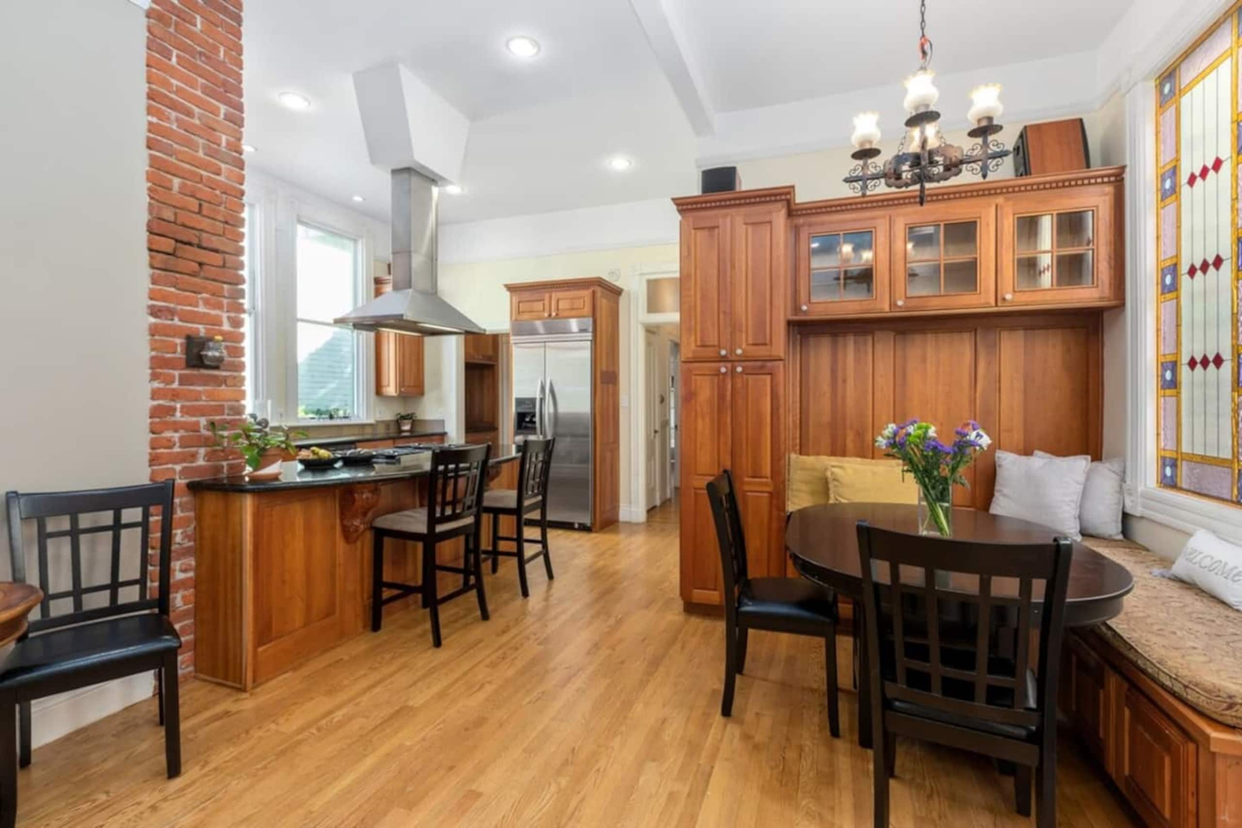 Condo in San Francisco · ★4.96 · 3 bedrooms · 3 beds · 2 baths - Image 35