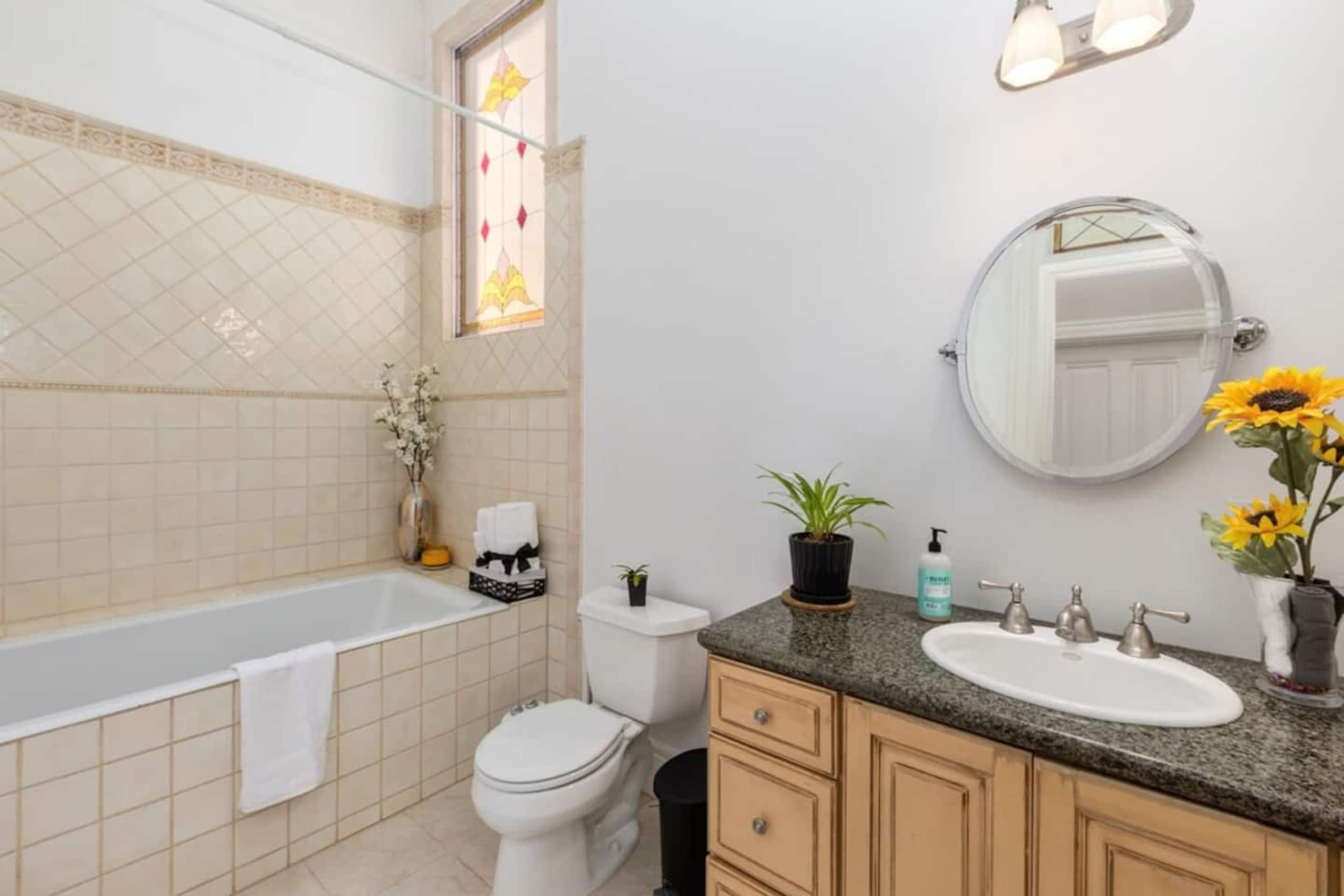 Condo in San Francisco · ★4.96 · 3 bedrooms · 3 beds · 2 baths - Image 8