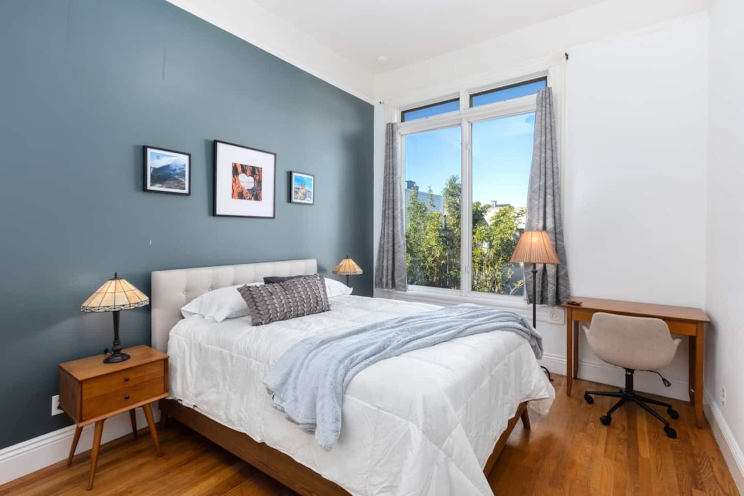 Condo in San Francisco · ★4.96 · 3 bedrooms · 3 beds · 2 baths - Image 15