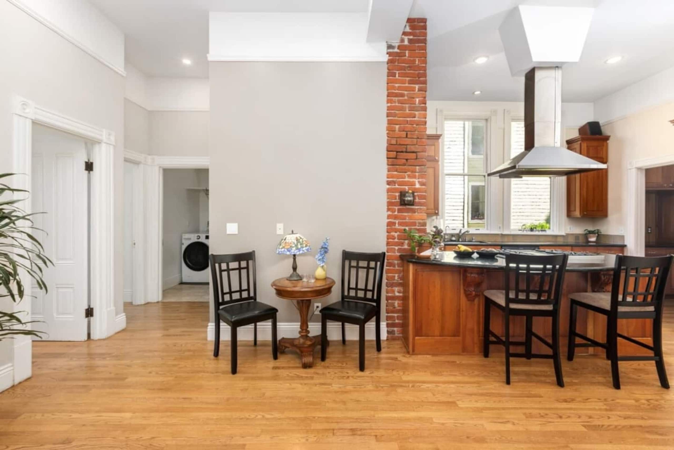 Condo in San Francisco · ★4.96 · 3 bedrooms · 3 beds · 2 baths - Image 22
