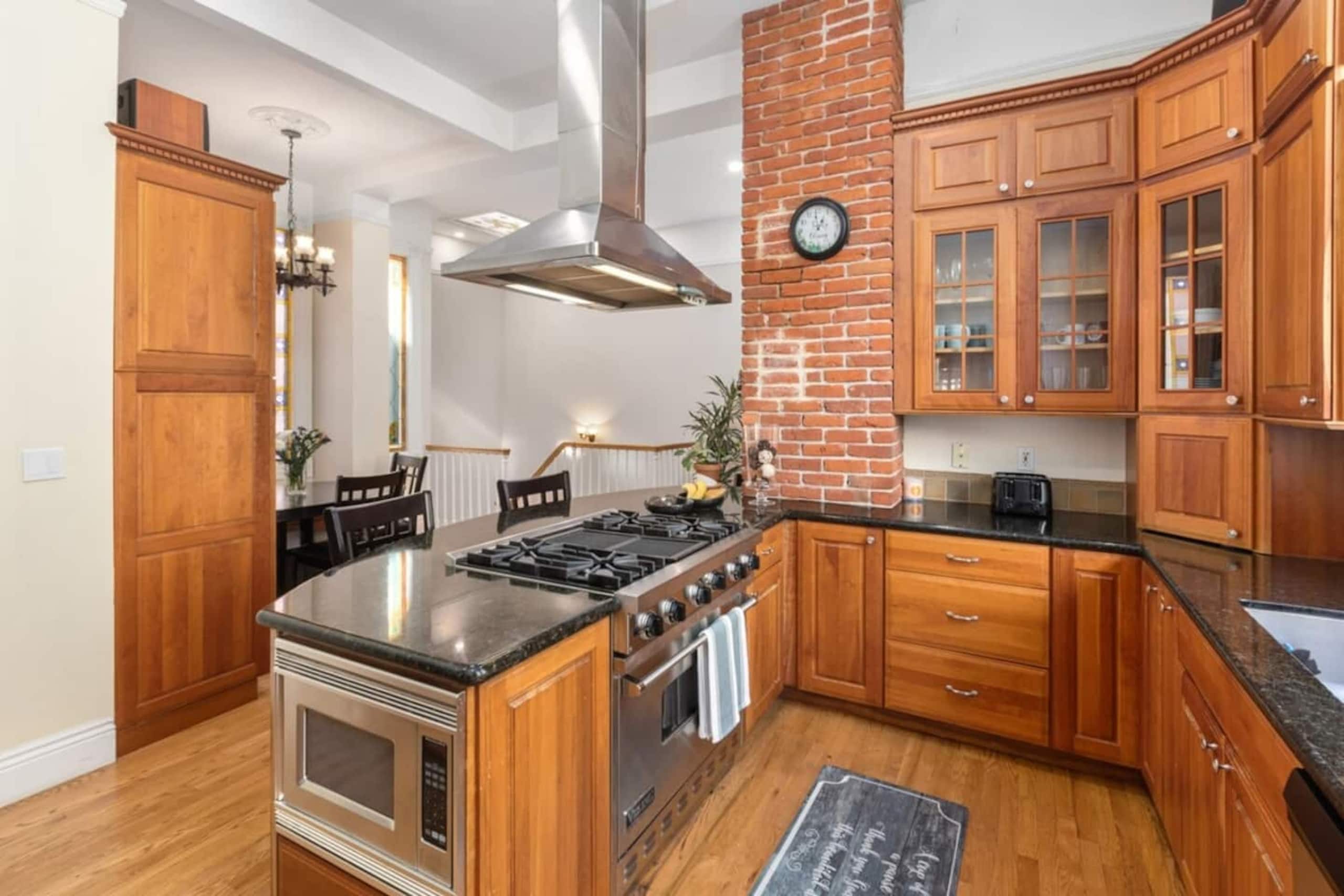 Condo in San Francisco · ★4.96 · 3 bedrooms · 3 beds · 2 baths - Image 33