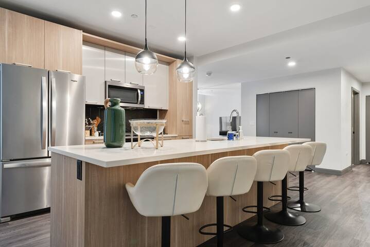 Luxury 2BR near Millennium Park + 5-Star Reviews gallery image 2