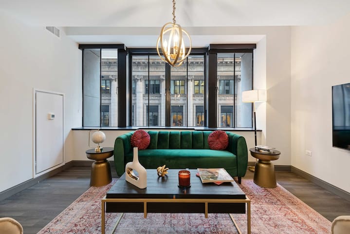 Luxury 2BR near Millennium Park + 5-Star Reviews