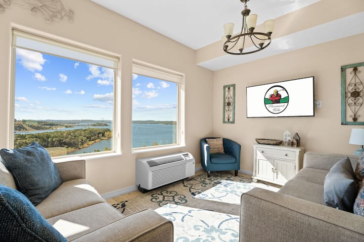 Family-friendly Lake Views Sunroom - Branson, MO