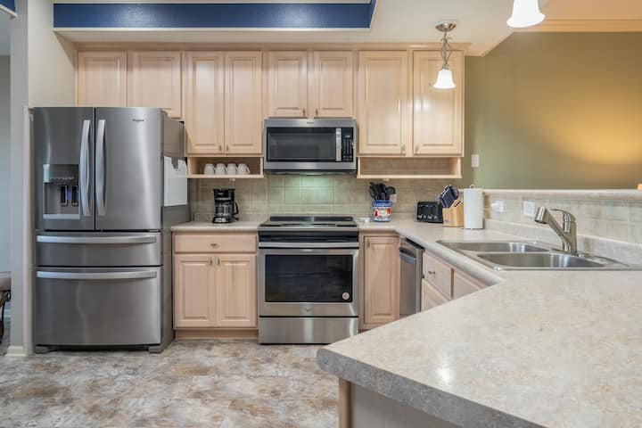 Deluxe Retreat   Near Branson Strip  Sunroom - Branson, MO