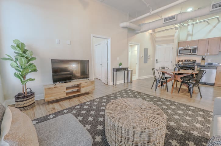 Airy 2BR | Fidi Boston | Walk anywhere! gallery image 4