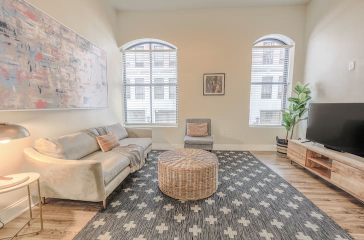 Airy 2BR | Fidi Boston | Walk anywhere! gallery image 3