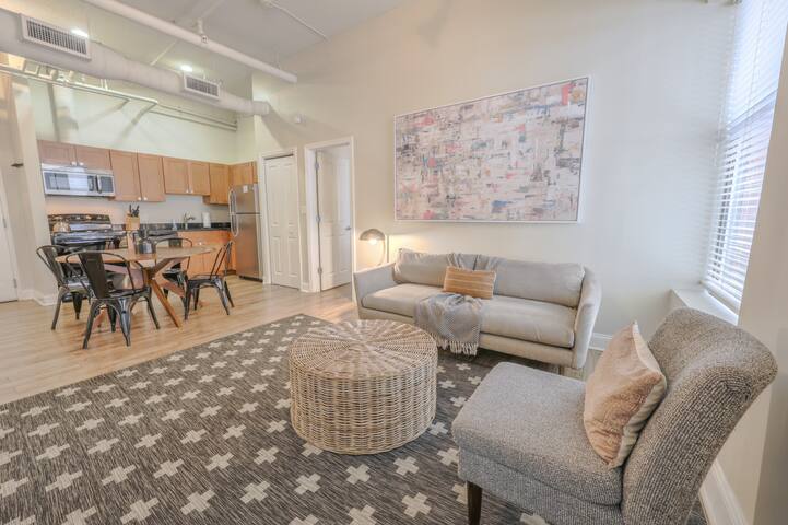 Airy 2BR | Fidi Boston | Walk anywhere! gallery image 5
