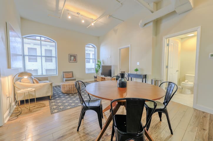 Airy 2BR | Fidi Boston | Walk anywhere!