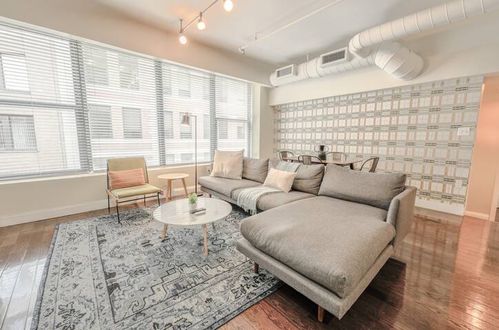 Gorgeous Boston 2BR | Financial District gallery image 2