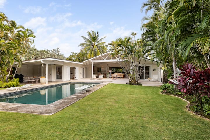 Upscale Kailua Getaway: Steps to Swim Beach!