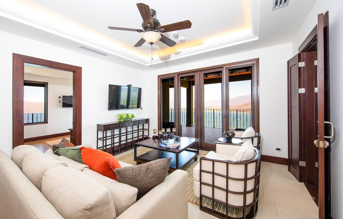 360 Splendor 105F- 3 BR Condo, Breakfast Included