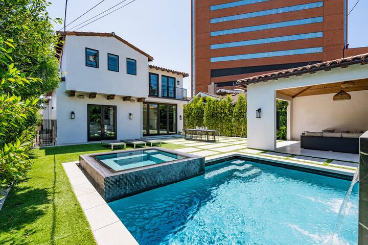 Dream New Construction w/ Hot Tub, Pool & Theatre gallery image 2