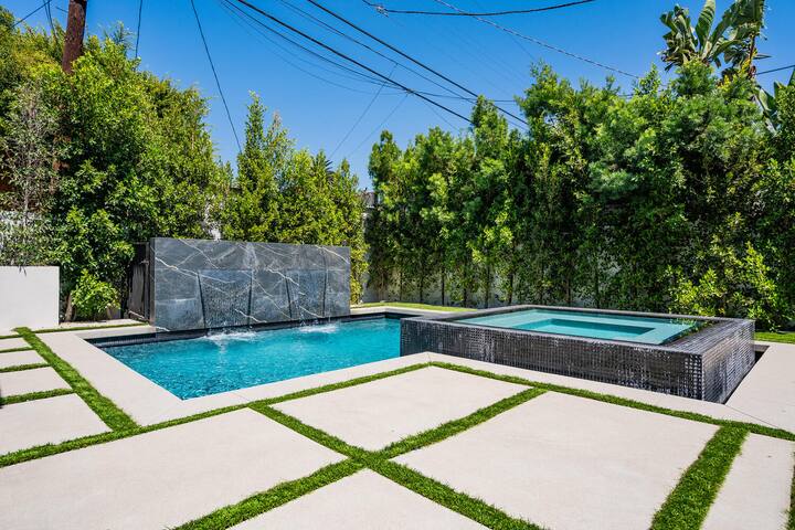 Dream New Construction w/ Hot Tub, Pool & Theatre gallery image 4