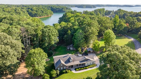 Lakefront, Farm Animals, Swim, Kayaks, Sauna, Gym