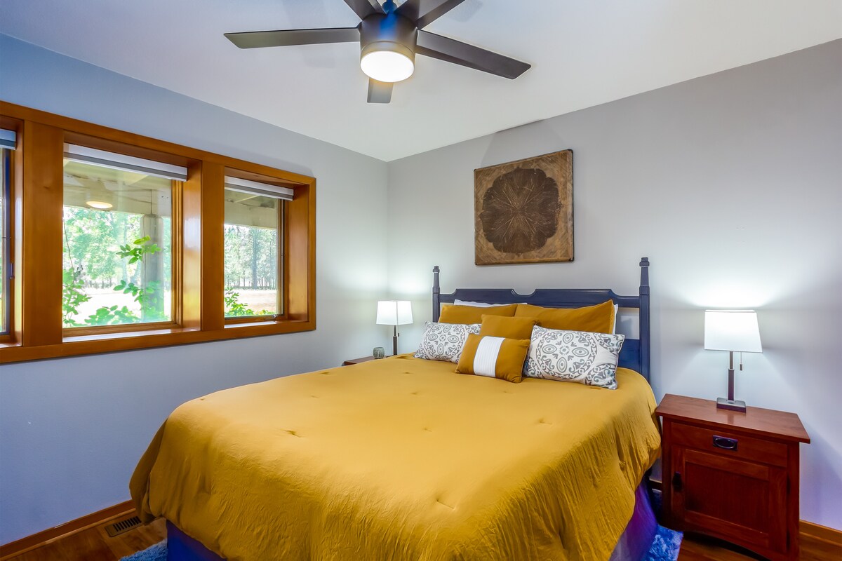 Спална соба со брачен кревет (широк 150-179 см) - долу