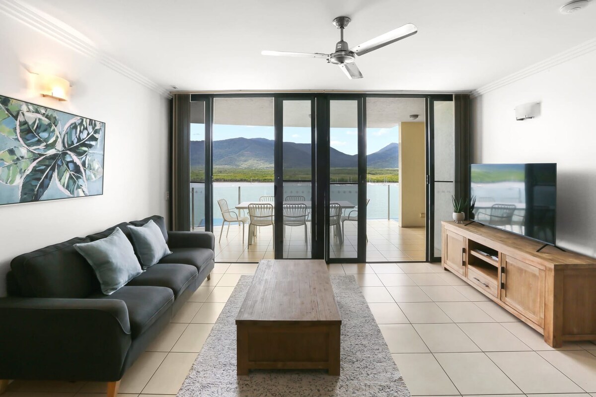 Popular Airbnb listing: Seascape in Cairns City
