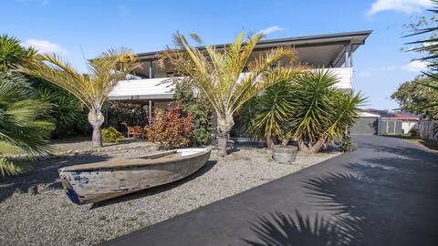 Top Airbnb: Little Boat Beach House by Wine Coast Holidays in Aldinga Beach